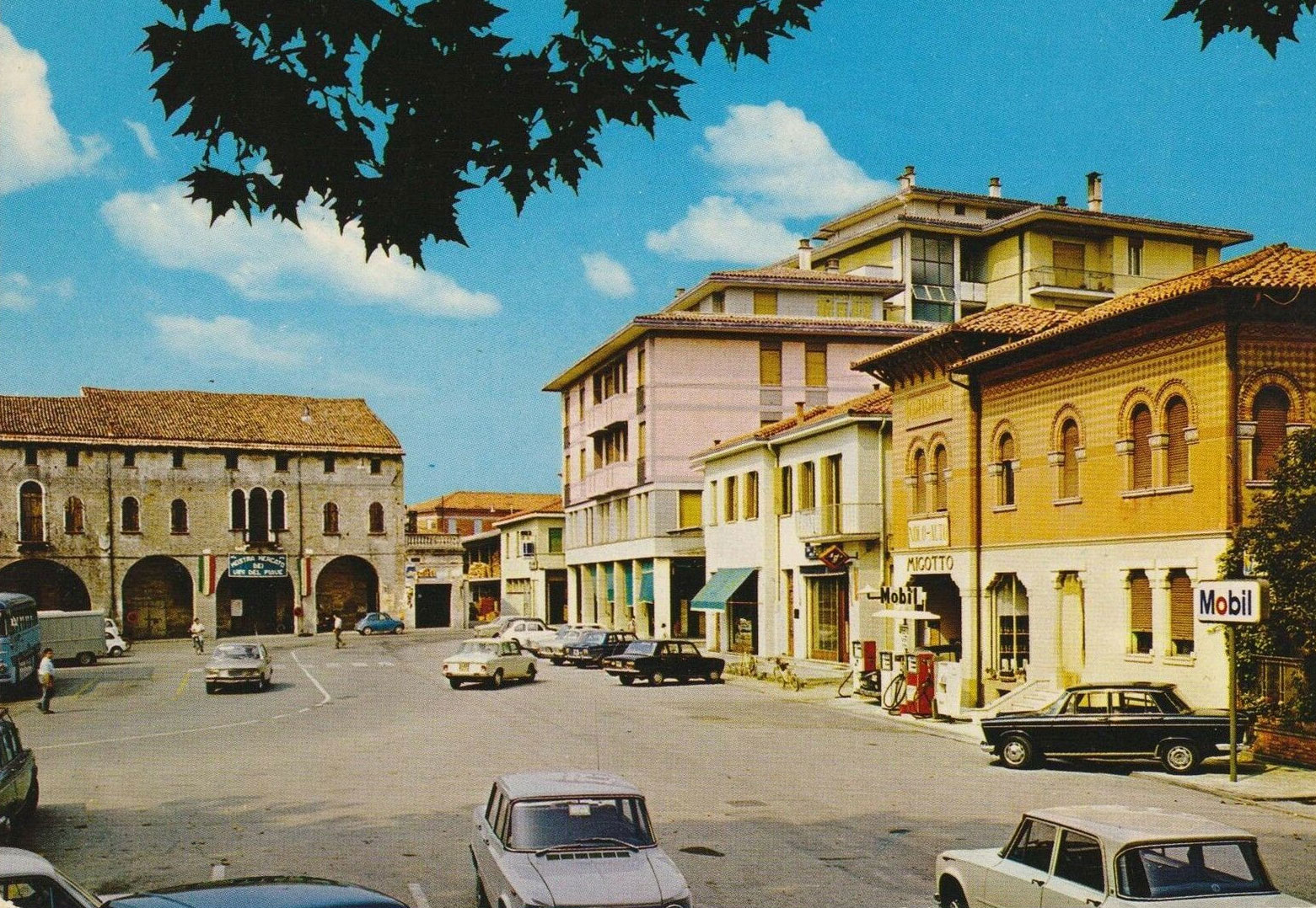 1983-Oderzo-Piazza-Castello