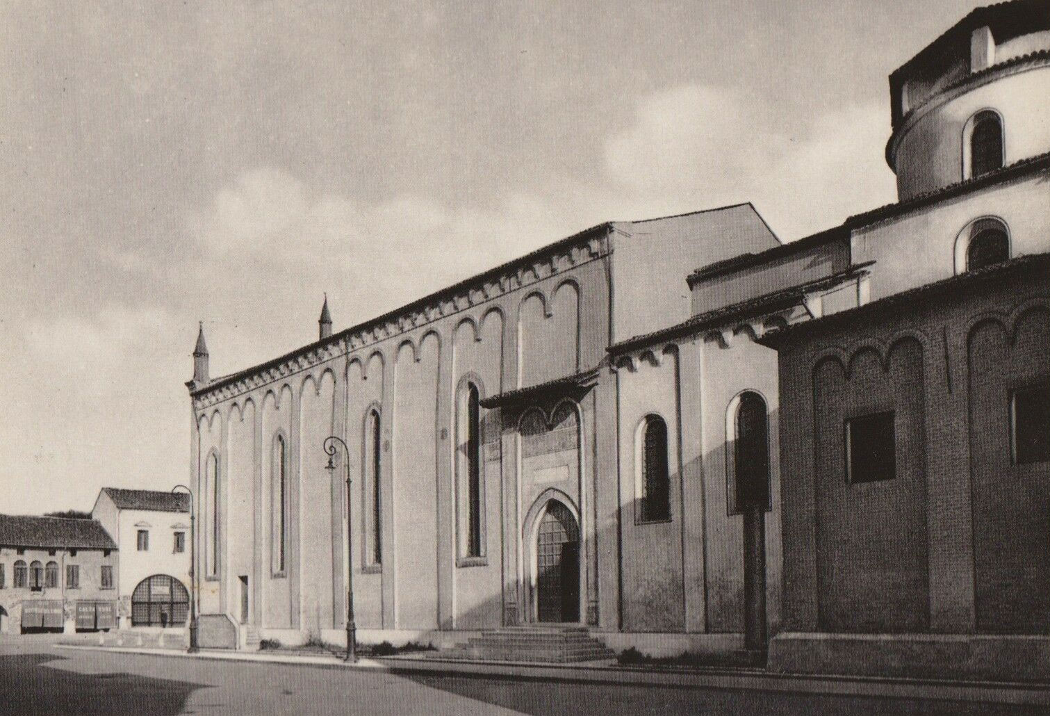 s.d-Oderzo-Duomo-dopo restauri-1924-fianco-dx